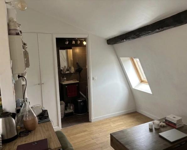 Vente                                                      Appartement
                        
                     1 pièces                      13 m2                     à Paris 9