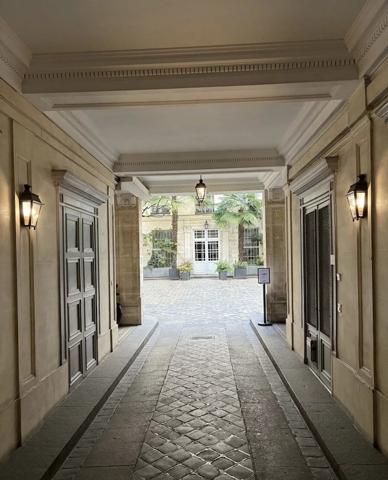 Vente                                                      Appartement
                        
                     1 pièces                      13 m2                     à Paris 9