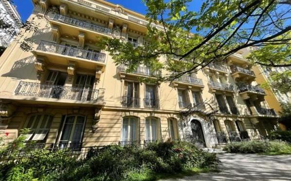 Appartement à vendre    1 pièce •  Nice