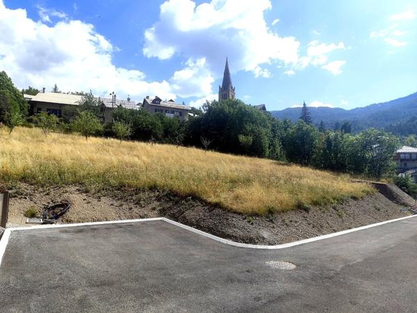 Terrain à bâtir de 472 m² avec vue sur les montagnes – Risoul
