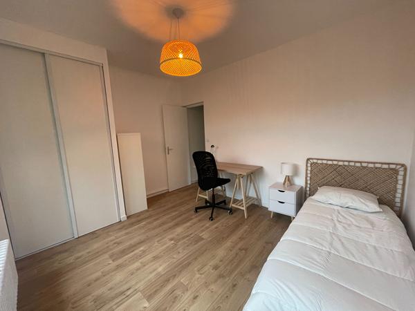 A LOUER - AIX - CHAMBRE COLOCATION AVEC BALCON - ETUDIANT 9 MOIS