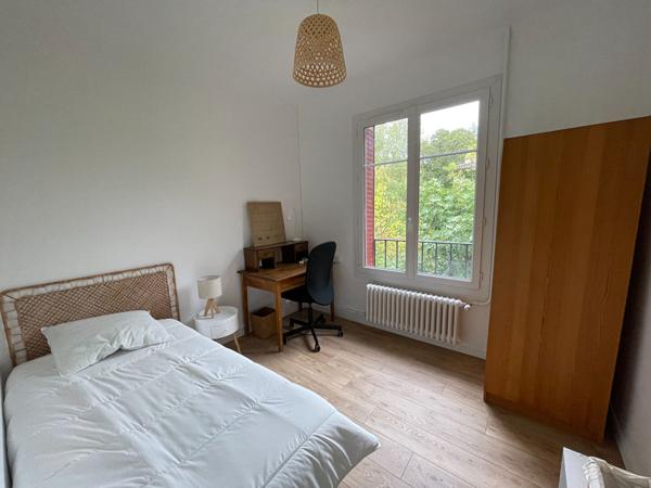 A LOUER - AIX - CHAMBRE COLOCATION AVEC BALCON - ETUDIANT 9 MOIS