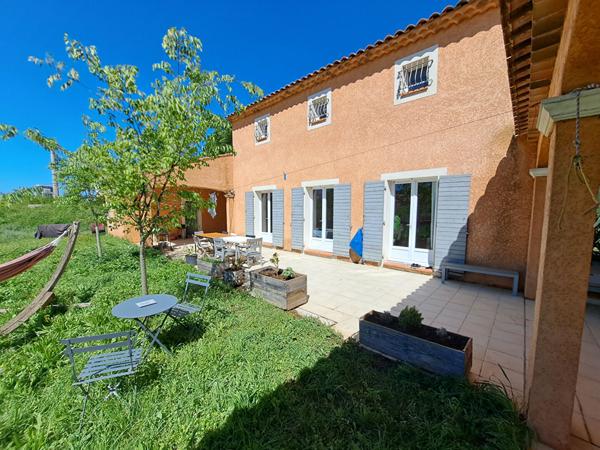 Maison familiale T5 de 120 m² avec 4 chambres, garage et terrain de 3 000 m² proche Aix-en-Provence