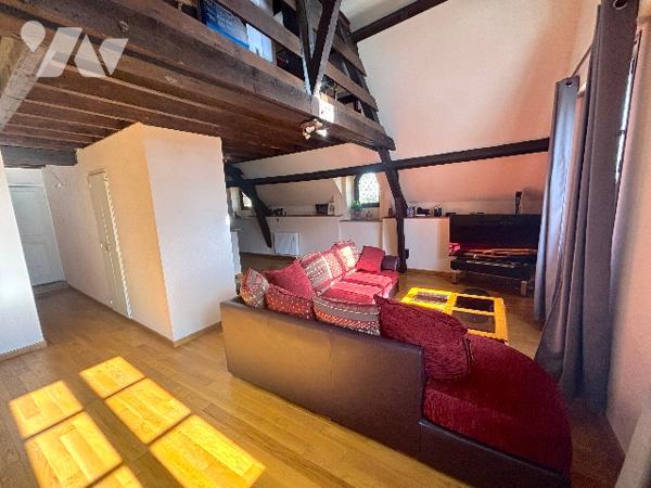 CHARTRES HISTORIQUE, VIEILLE VILLE
BEAU 3 PIECES 67.10m² CARREZ 3ème et DERNIER ETAGE