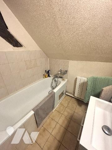 CHARTRES HISTORIQUE, VIEILLE VILLE
BEAU 3 PIECES 67.10m² CARREZ 3ème et DERNIER ETAGE