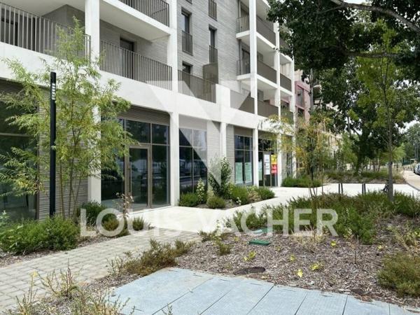 Murs commerciaux libres de 193 m² à vendre à Bordeaux