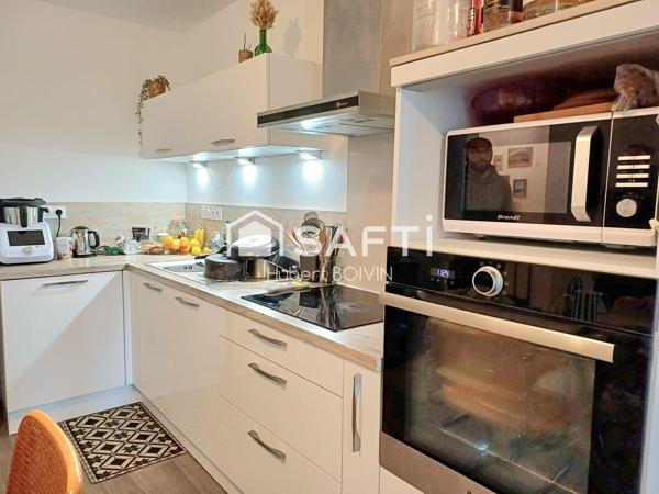Très bel Appartement adapté PMR en Rez-de-jardin surélevé, Centre ville, cuisine aménagée/ équipée...Très lumineux...