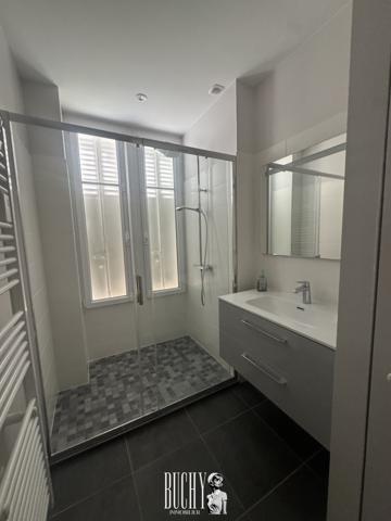 Maison 12 pièce(s) 9 chambre(s) 338 m²
