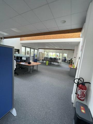 BUREAUX DIVISIBLE DE 1560m² A LOUER A CHAURAY PROCHE DE L'AVENUE DE PARIS ET DE LA ZONE MENDES FRANCE CHAURAY NIORT
