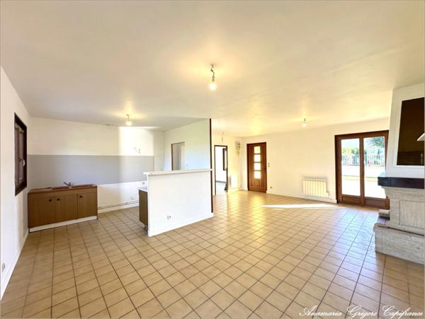 Courville-Sur-Eure - A vendre maison de plain pied, 2 chambres, terrain clos 563 m²