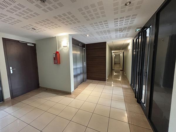 Appartement meublé de 65 m² avec terrasse et parking