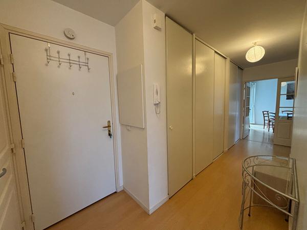 Appartement meublé de 65 m² avec terrasse et parking