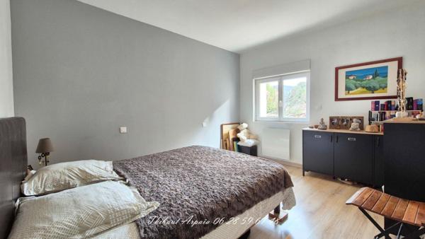 Grande maison de ville avec jardin, à deux pas des écoles, commerces et du centre-ville