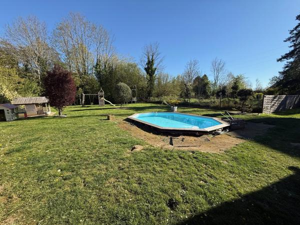 Voulangis (77580) Pavillon indépendant, quatre chambres dont trois de plain pied sur plus de 1100 m² de terrain clos.
