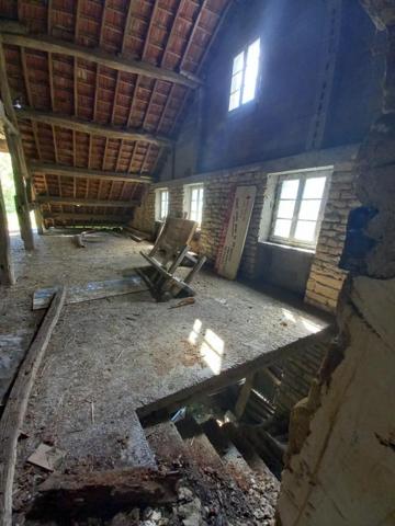 Ferme à rénover de 500 m2 à La Creuse (70240) Axe Vesoul/Lure sur 40 ares de terrain à 15 minutes de Vesoul  à 69 900 euros