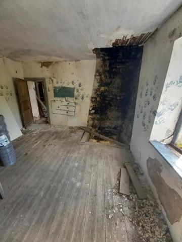 Ferme à rénover de 500 m2 à La Creuse (70240) Axe Vesoul/Lure sur 40 ares de terrain à 15 minutes de Vesoul  à 69 900 euros