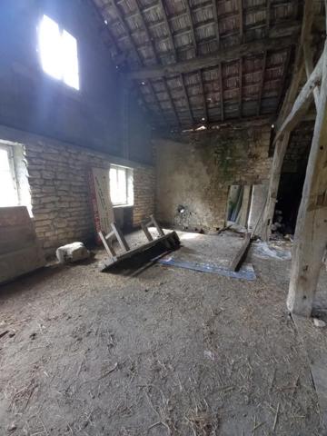 Ferme à rénover de 500 m2 à La Creuse (70240) Axe Vesoul/Lure sur 40 ares de terrain à 15 minutes de Vesoul  à 69 900 euros