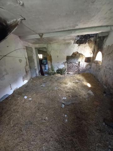 Ferme à rénover de 500 m2 à La Creuse (70240) Axe Vesoul/Lure sur 40 ares de terrain à 15 minutes de Vesoul  à 69 900 euros