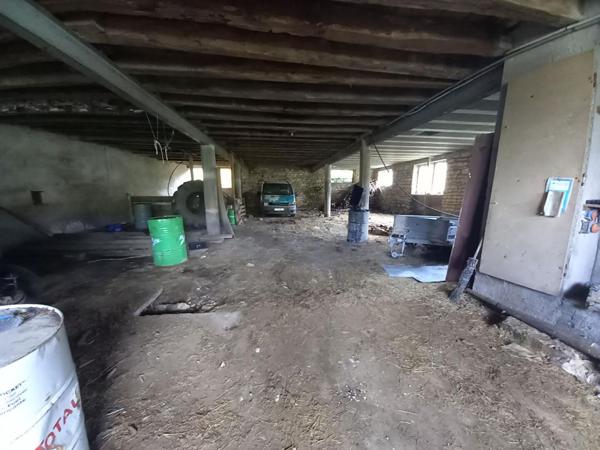 Ferme à rénover de 500 m2 à La Creuse (70240) Axe Vesoul/Lure sur 40 ares de terrain à 15 minutes de Vesoul  à 69 900 euros