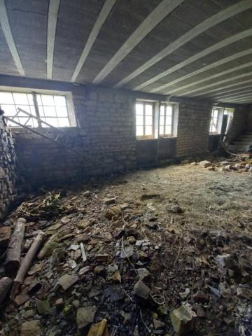 Ferme à rénover de 500 m2 à La Creuse (70240) Axe Vesoul/Lure sur 40 ares de terrain à 15 minutes de Vesoul  à 69 900 euros