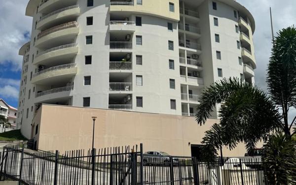 Appartement à vendre    2 pièces • 57,83 m2 Fort-de-France