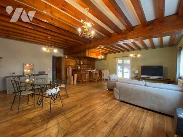 À Vendre à SALBRIS - Bâtiment à usage professionnel + maison sur un terrain d'1,36 hectare

S...