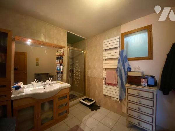 À Vendre à SALBRIS - Bâtiment à usage professionnel + maison sur un terrain d'1,36 hectare

S...