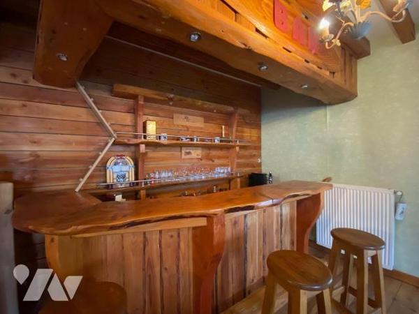 À Vendre à SALBRIS - Bâtiment à usage professionnel + maison sur un terrain d'1,36 hectare

S...