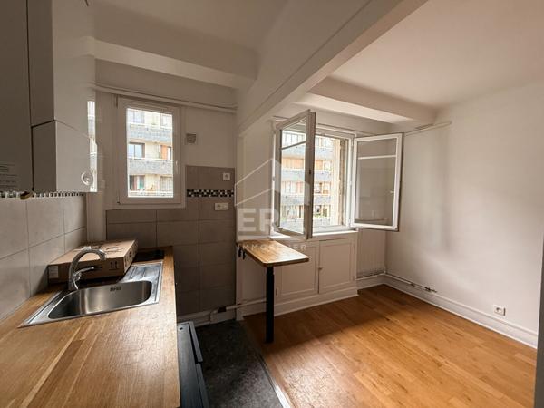 DERNIER ETAGE  2 pièces de 30 m2