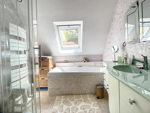 Maison familiale très bien placée dans le Parc des Aigles