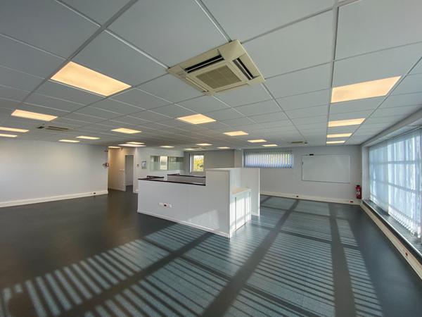A LOUER 315 m² de Bureaux DOMPIERRE SUR MER