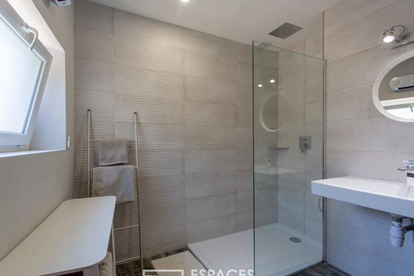 Du caractère et du charme pour cette maison de village rénovée avec chambres d’hôtes