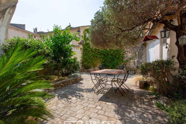 Du caractère et du charme pour cette maison de village rénovée avec chambres d’hôtes