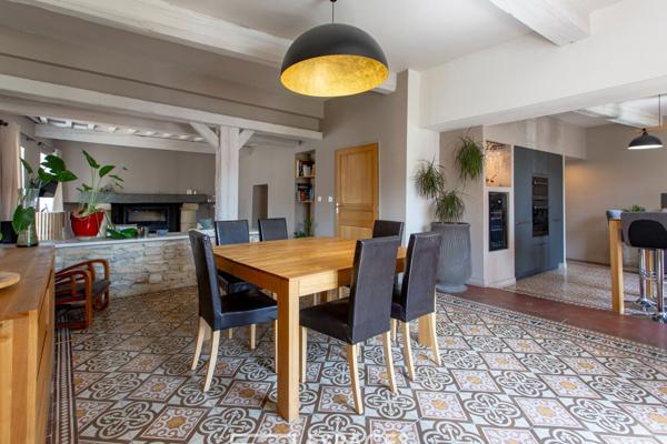 Du caractère et du charme pour cette maison de village rénovée avec chambres d’hôtes