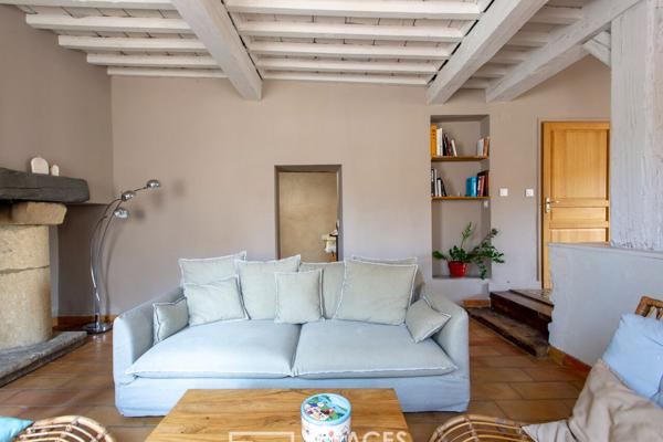 Du caractère et du charme pour cette maison de village rénovée avec chambres d’hôtes