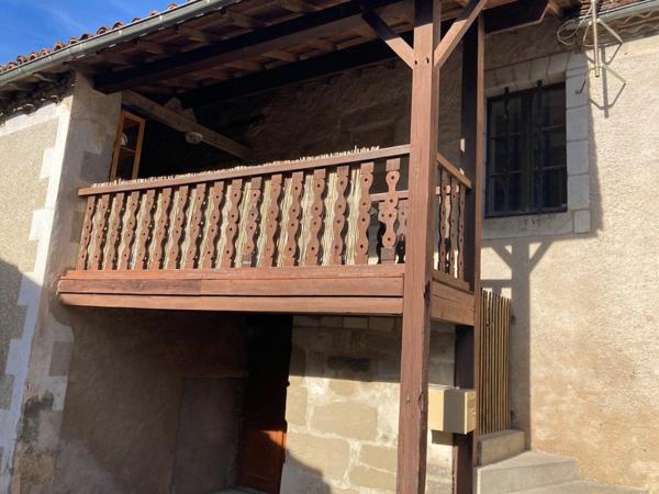 Maison à louer    4 pièces •  Escoire