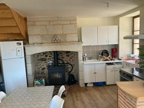 Maison à louer    4 pièces •  Escoire