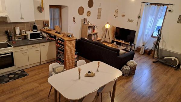 Maison à louer    4 pièces •  Escoire