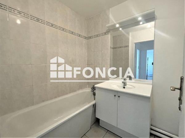 Location Appartement 3 pièces 63.8 m² - 5 PLACE NELSON MANDELA Chevilly Larue 94550