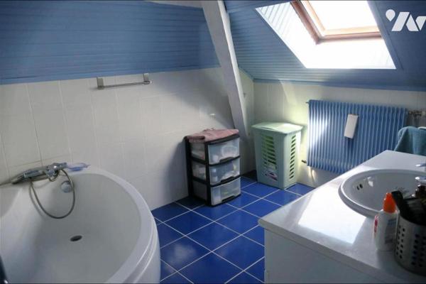 Maison T5 - Sous-sol - Double garage - 3 caves - Cour - 196 m² cadastré.