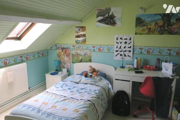 Maison T5 - Sous-sol - Double garage - 3 caves - Cour - 196 m² cadastré.