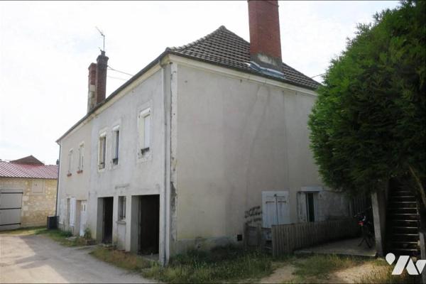 Maison T5 - Sous-sol - Double garage - 3 caves - Cour - 196 m² cadastré.