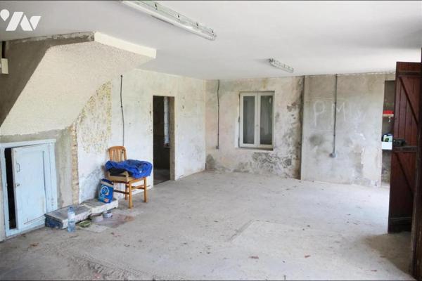 Maison T5 - Sous-sol - Double garage - 3 caves - Cour - 196 m² cadastré.