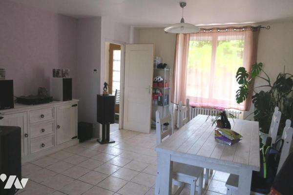 Maison T5 - Sous-sol - Double garage - 3 caves - Cour - 196 m² cadastré.