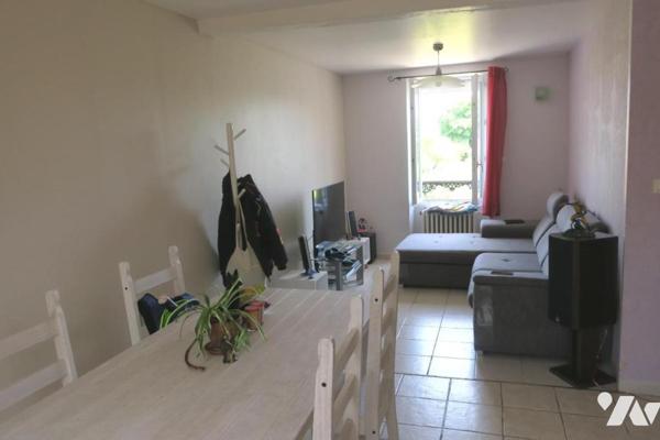 Maison T5 - Sous-sol - Double garage - 3 caves - Cour - 196 m² cadastré.