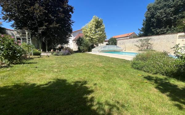 Maison à vendre    4 pièces •  Saint-Maixent-l'École