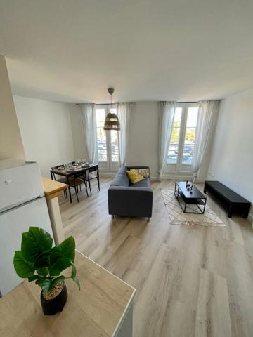 Manosque (04100) A louer charmant T2 meublé de 39.86 m2 avec vue dégagée - Place du Terreau