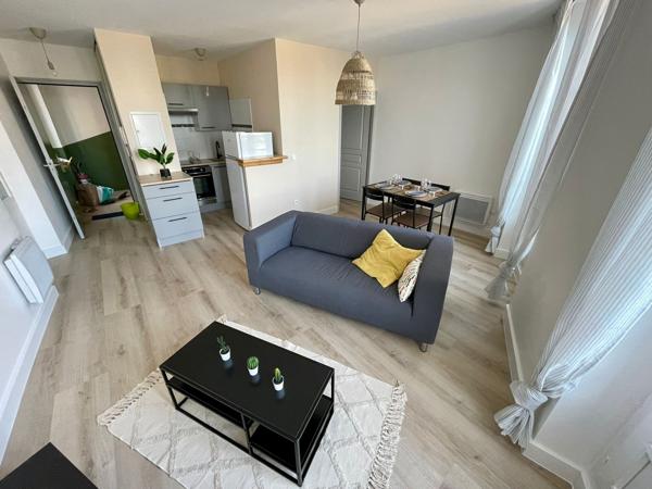 Manosque (04100) A louer charmant T2 meublé de 39.86 m2 avec vue dégagée - Place du Terreau