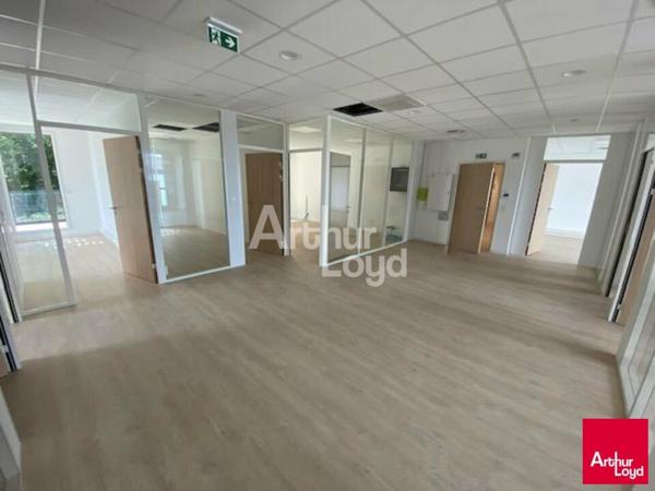 BEAUCOUZE bureaux de 186 m² environ situés au premier étage