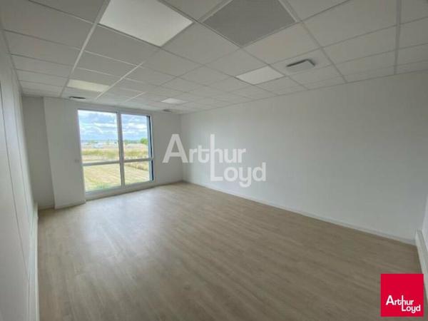 BEAUCOUZE bureaux de 186 m² environ situés au premier étage